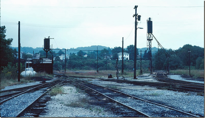 West Fork engine terminal looking north. The fuel stand is in the center. 09-18-1980. B&O Clarksburg.