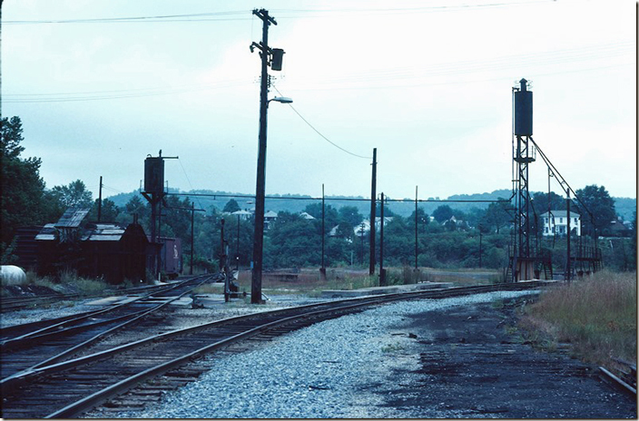 Looks like there were two sand towers at this time. Straight would probably go to the MR SD and Fairmont. Right would go east to the depot and yard. Now I would definitely shoot that C&O boxcar. B&O Clarksburg.