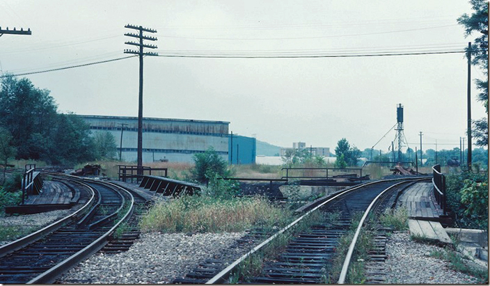 Looking at the MR going left (east) toward the depot and right (south) toward the engine terminal. I’m confused at this layout, but I don’t have any track charts for this era. B&O Clarksburg.