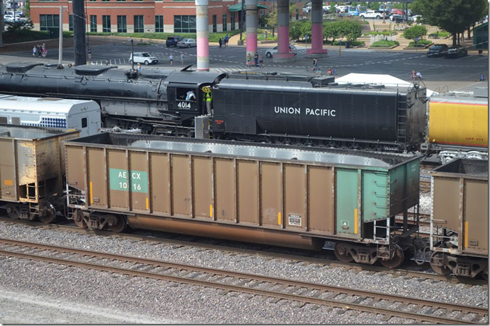 Never mind that obsolete, noisy, smelly, polluting piece of junk in the background, ACEX (Associated Electric Power Cooperative) 1016 was built by J-A. Passing through St. Louis MO on BNSF. 08-29-2021.