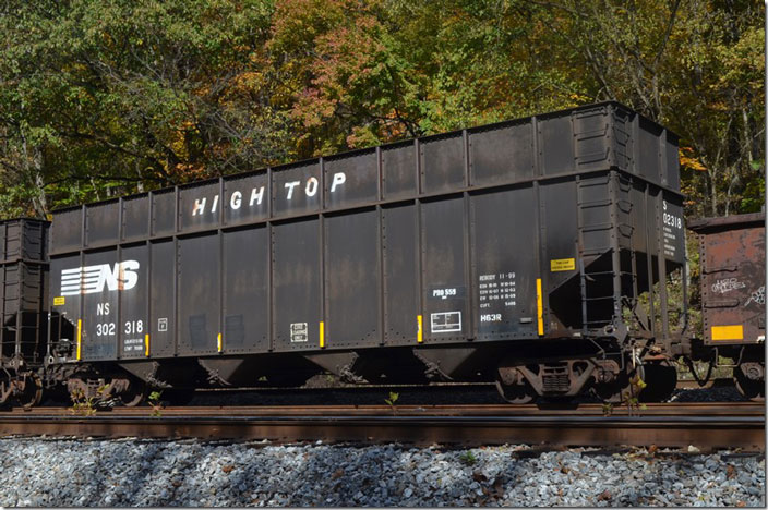 NS hopper 302318 was built in 1981 as a coal hopper and “rebody” in 11-1999 as a 5,485 cubic foot coke hopper. Stored at Vulcan WV on 11-2005. Devon WV.
