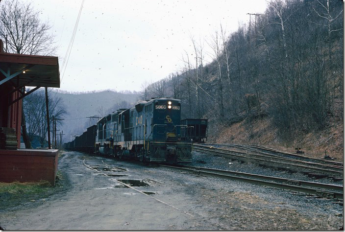 5860-3901 will soon shove more empties into the siding at Wharton. Eastern Associated Coal Corporation’s huge Wells Prep. Plant would occupy this space in a few years. 12-30-1974. Coal River, Pond Fork SD.