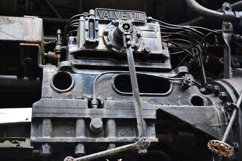 Detroit Lubricator Co. mechanical lubricator for valve oil.