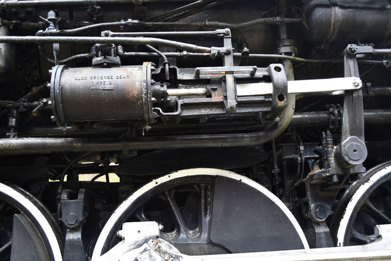ALCo power reverse gear was also used on locomotives such as the Lima-built H-8 and the Baldwin-built H-7A. The power reverse controls the cut-off position of the valve motion. It replaced the old manually operated Johnson bar of an earlier generation.