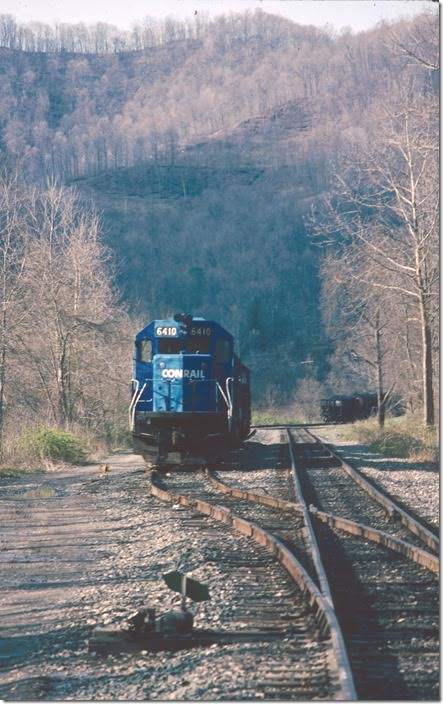 CR SD40-2 6410 with 3200-7718-8259 parked in the west end of Lockwood siding.