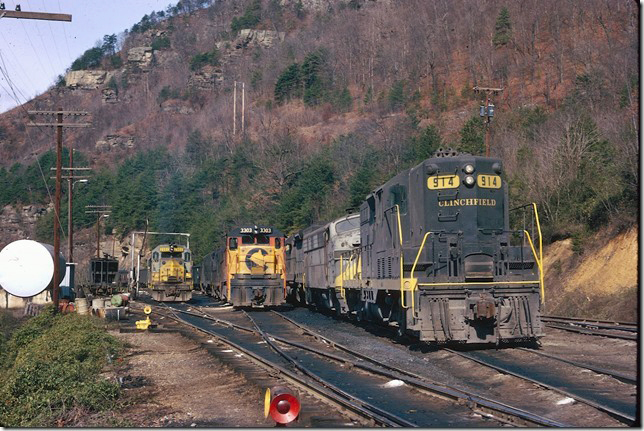 CRR GP7 914, C&O U30C 3303 and CRR GP38 2002 on 03-09-1975. Switch lamps would soon disappear, but we thought nothing of such mundane stuff then. 