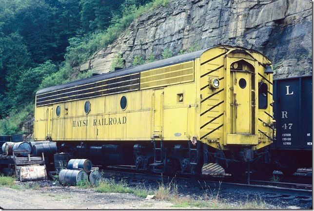 Clinchfield Coal’s F3b 1 (ex-CRR 852) switched the tipple at Vicey. This end is equipped with a cab window, bell, light, and pin puller. 08-25-1979.