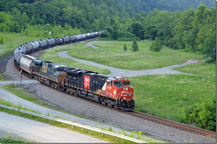CN 3150-CSX 5263 approach FO with a loaded ethanol train. 07-04-2021. FO Cabin KY.