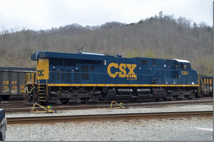 CSX ES44DC 5361 at Shelby KY on 03-27-2022. Non-AC engines are frequently seen, hence no lightening stripe under the cab window.