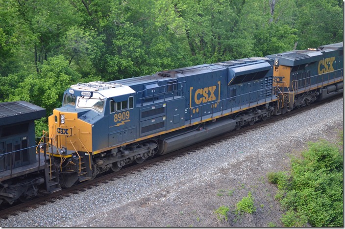 A down-on roof view. Off the Town Branch bridge at Prestonsburg KY. CSX 8909 SD70ACe-T4.
