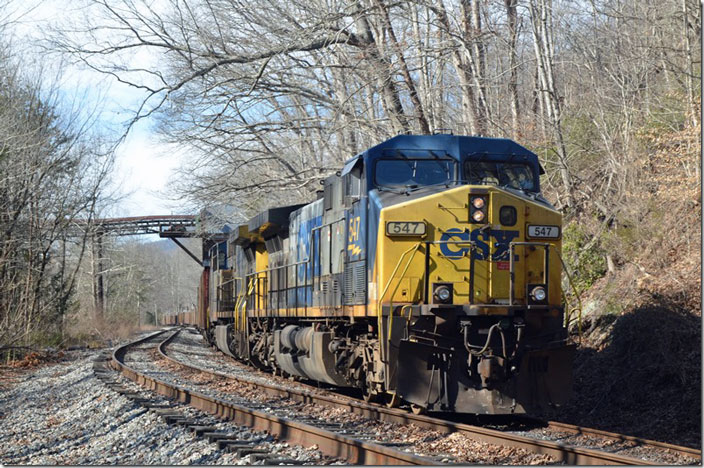 It would be several hours before they were loaded, so I decided to move on. CSX 547-482. Dione KY.