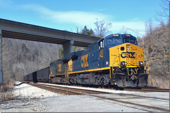 CSX 7242-62 were parked in Glidden siding. presumably they had loaded nearby at Creech. This train was facing south toward Hagans and Kingsport. Glidden KY.
