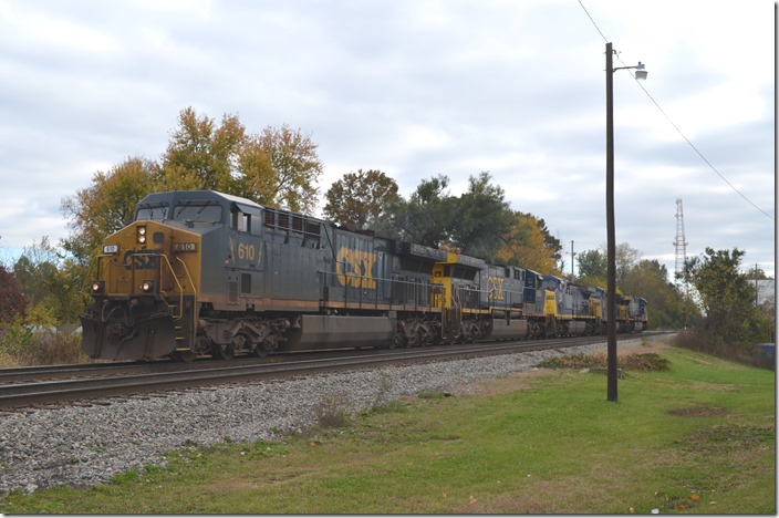 On Friday 10-30-2015, we made a trip to Lexington for a doctor’s visit. On the way home I detoured through Winchester where I found these light engines coming off the EK and heading north near the old C&O diamond. CSX 610-689-481-224-621 northbound was a grab shot! Winchester.