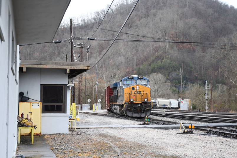 R240 (0600 regular job) pulls in with L201 that they retrieved from Pauley. This is the front of the Shelby yard office.
