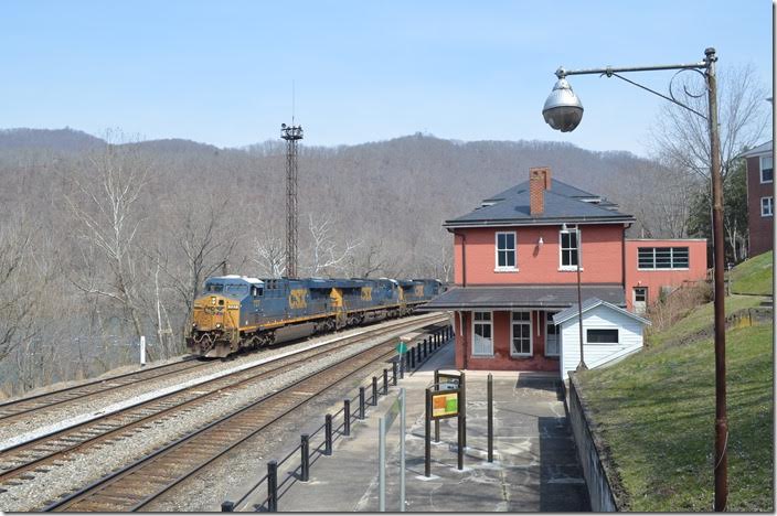 CSX 727-781-5103 on T402-21 leave town with 110 DKPX (Duke Energy) loads. Hinton WV.