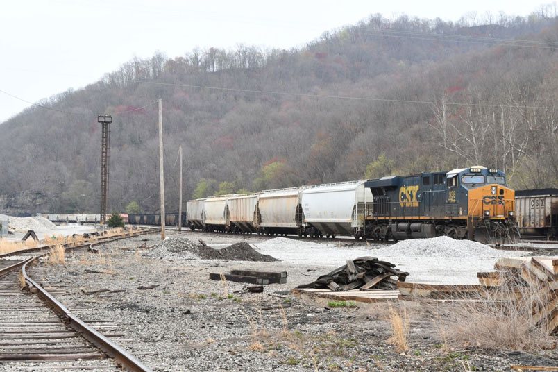 CSX 938 is parked at the west end of the old engine terminal tracks. The covered hoppers are for Austin Sales, an explosives dealer.