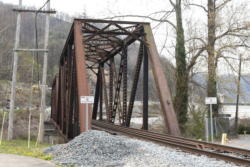 Island Creek SD bridge 01 crossing the Guyandotte River at Logan. U. S. Coal & Oil constructed the Island Creek RR in 1904. After it became Island Creek Coal Co., C&O leased the line in 1912. C&O took ownership in 1933.
