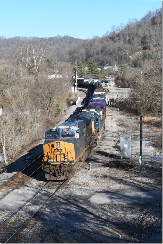 After setting off unit 513, the Russell crew starts to pull on M652-19 with CSX 3271-8853-1871-3266. Shelby KY.
