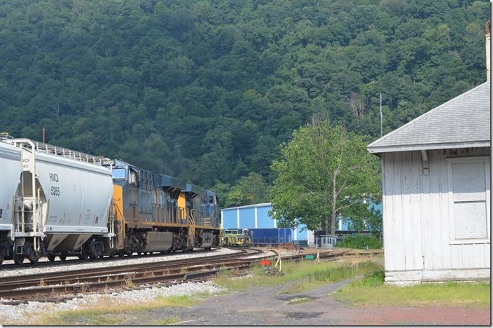 Q317 will soon encounter the steep and infamous Seventeen-Mile Grade. CSX 5433-3072. Piedmont WV. 