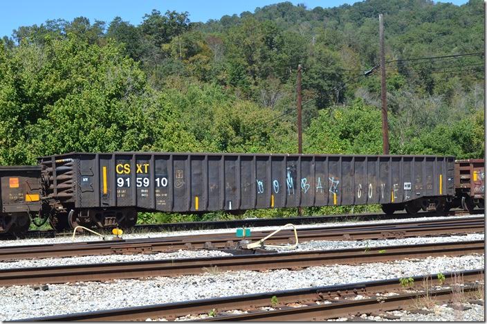 This mill gon has been relegated to M of W service hence the renumbering to CSX 915910. Shelby KY.