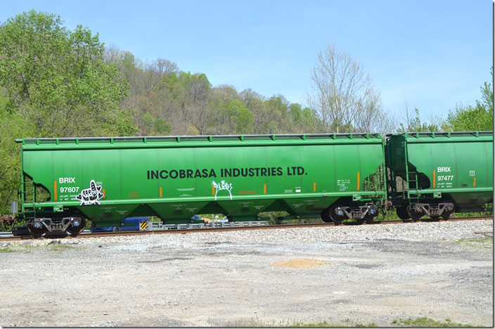 BRIX (Incobrasa Industries LTD) covered hopper 97607 has a load limit of 219,200 lbs, a volume of 5,791 cubic feet and was built by Trinity 11-2018. These cars are usually clean and really stand out. 04-24-2022. Lancer KY.