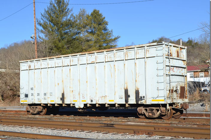 NS gon 202008 at Carbo VA on 01-26-2022. 6,111 cubic feet; 199,000 lbs, blt. 09-1971. Has Southern trucks. Probably used in scrap tie service, etc.