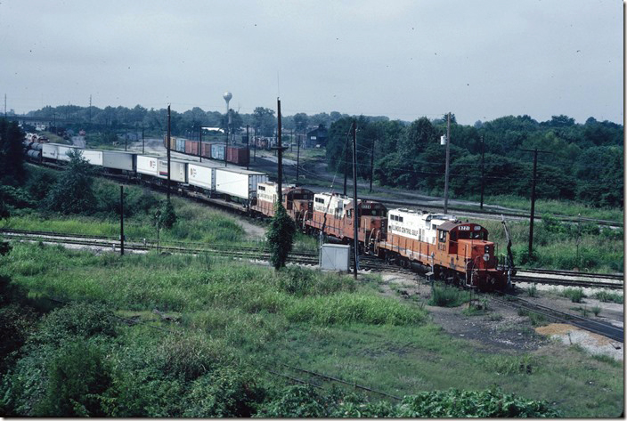 ML-4 seen earlier is now departing via the Bluford District. ICG Fulton 1986.