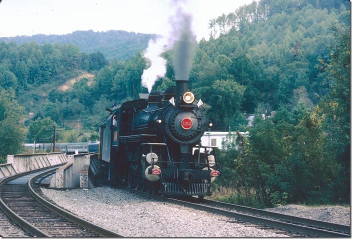 After de-training in Harlan, 152 heads to Loyall Yard for the night. On Sunday it would go to Corbin for a short round trip south to Holton TN and back. On Monday the train would ferry back to Louisville via the Lebanon Branch.