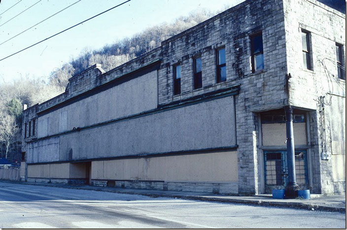 Abandoned United Supply Co. store. Lynch. 02-18-2001.