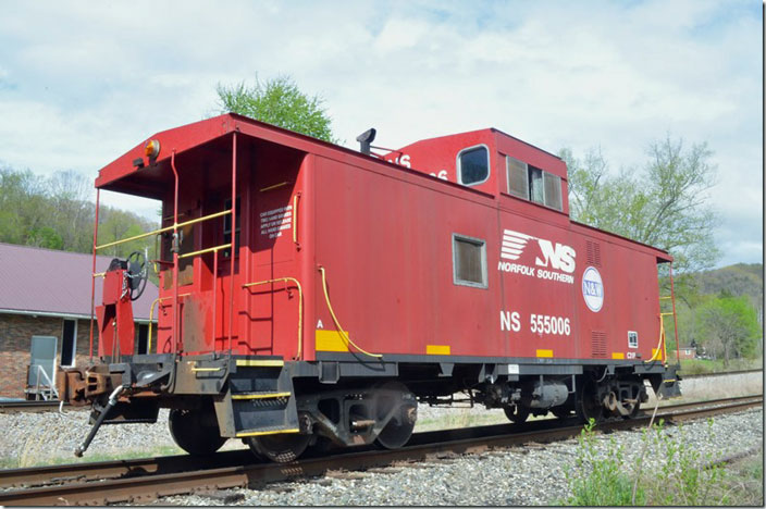 NS cab 555006 is parked on the spur to the Paragon Mine in Appalachia VA on 04-26-2022. Cab is a class C32P build in 04-1976 for the N&W. This is a segment of the old L&N that goes only as far east as the mine. The cab is probably used when shoving to the mine to load.