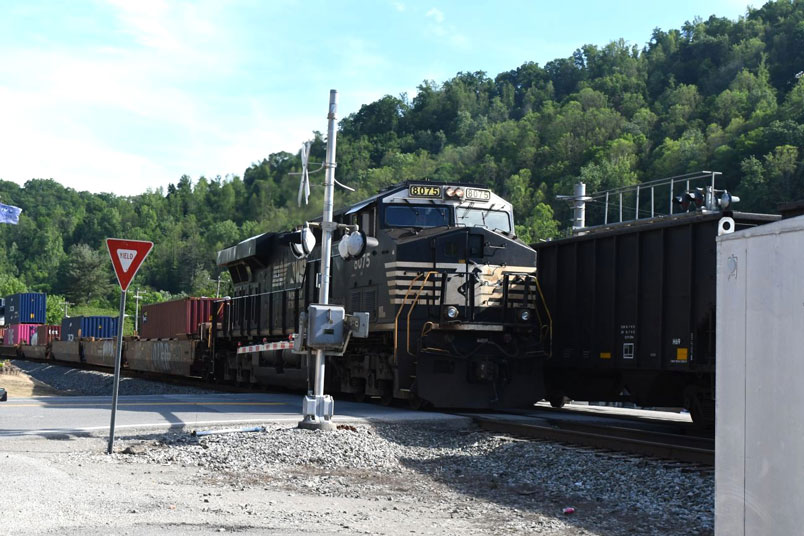 No. 273-17 (Norfolk-Chicago Landers) surprised us at Kermit. Engine 8075 has 32/21 behind it. DPU 4879 tugs on 11/0 vans for a total of 43/21.