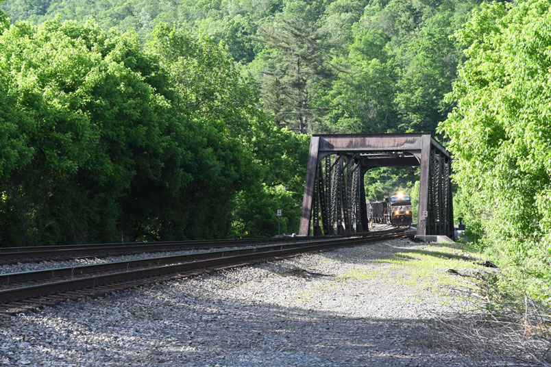J14-28 approaches the bridge over Pigeon Creek at Naugatuck.