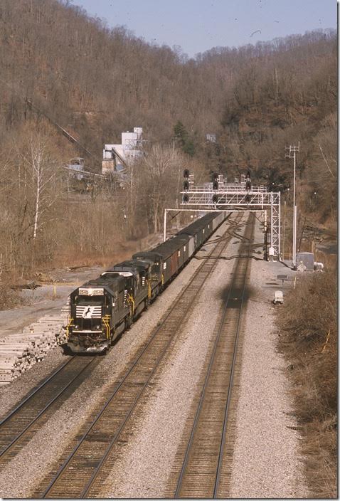 coal train 746 behind 2540-8727-8905 at Hull.