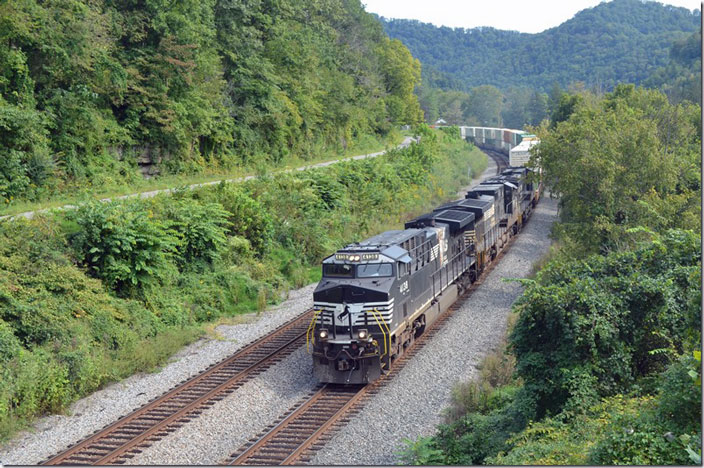 NS 4138-9159-7659 approach the “new” US 119/52 overpass at Borderland WV, with w/b intermodal No. 217 (Charlotte – Chicago-Calumet) on 09-23-2020. That’s “old” US 52 on the left.