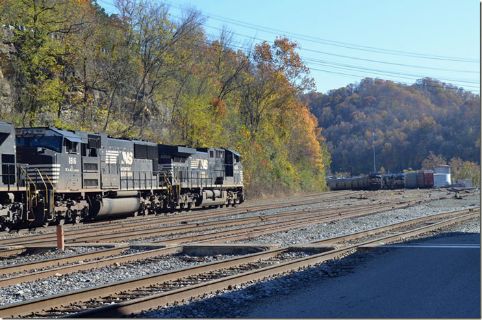 I wasn’t ready in time to catch e/b 392-12 (Portsmouth – Winston-Salem) coming at me behind 4256-1816-1081. They slowed through the yard but didn’t change crews. NS 4256-1816-1081. Williamson WV.