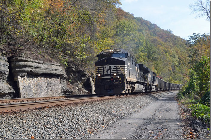 NS 4076-7701 come west by Beech Creek with w/b J42-05. This 107-car coal train originated at Coronado Coal’s Buchanan Mine at Page VA, and is destined for NS’s Wheelersburg OH barge terminal. The coal is for U. S. Steel’s coke plant at Clairton PA, via the Ohio and Monongahela River. Beech Creek WV.