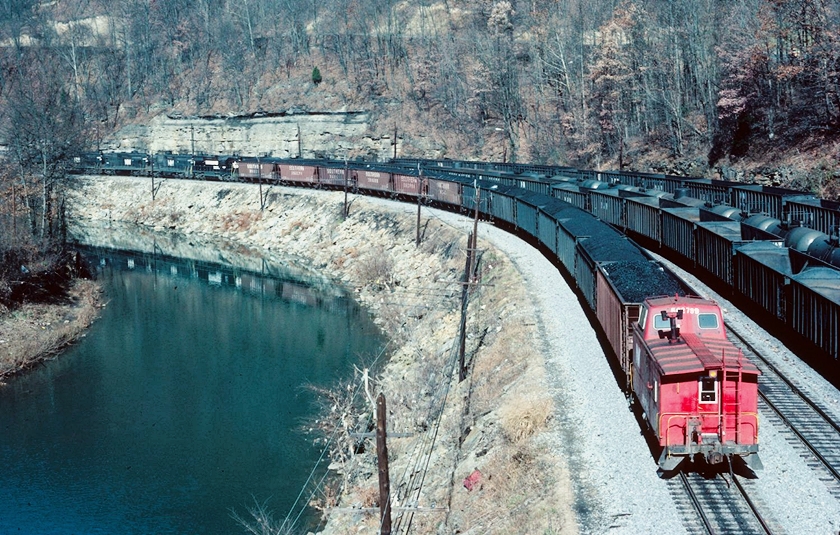 Ex-Wabash cab 562799 was built 11-1947 and retired 04-1988. It is on the rear of the "Levisa 2" mine run on 12-09-1984.