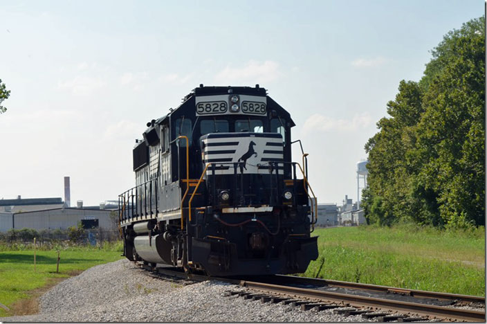 Southern kept a high-nose GP38 here back in the day. NS 5828. Warrick IN.