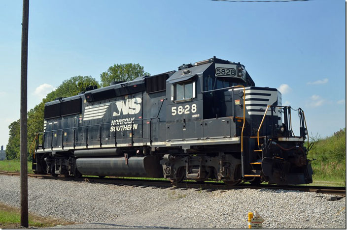 NS 5828 “GP38-3” is former Southern Ry. GP50 7022 built in 1980. NS rebuilt it in 2007. Warrick IN. View 2.