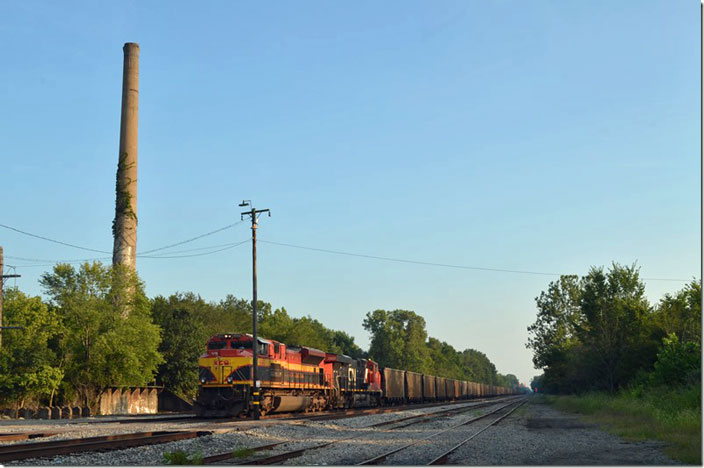 IC once had a yard and engine terminal here, as it was the crew change on the Edgewood Cutoff (Bluford District) between Champaign IL, and Fulton KY. KCS 4043-CN 2920 are parked with a TVA empty coal train waiting for a crew to go to a nearby mine. Bluford IL.