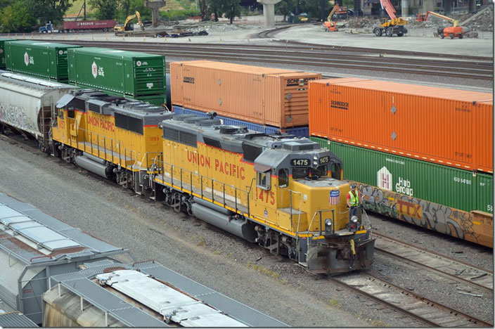 No. 1475 is ex-SP, exx-CSX nee C&O GP40 4085. It is a 1971 GP40 that UP upgraded to a “GP40-2”. UP 1475-1157. St Louis MO.