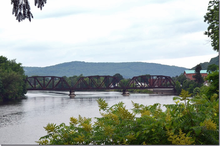 B&P, ex-PRR, nee-Philadelphia & Erie bridge across the Allegheny River. Warren PA.