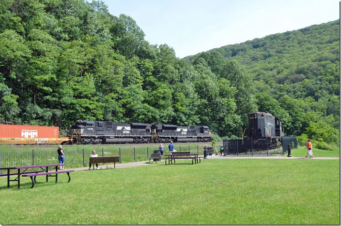 NS 7236-7254 are also “Helperlink” equipped SD70ACU engines in the Altoona pusher pool. Horseshoe Curve.