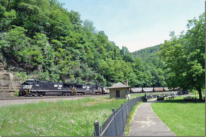 NS 4440-4118 have w/b 651-25 (Baltimore to Shire Oaks PA) with 128 empties for a Southwest Pennsylvania mine. Horseshoe Curve.