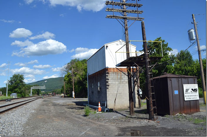 West end of the NS yard at Lock Haven PA. This is a former tower that controlled PRR’s Bald Eagle Branch coming in from the right.