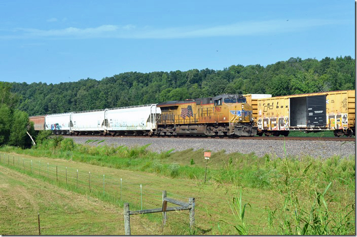 Earlier in the day while waiting on 4014 at Bell City MO, UP 7967 raced north with a freight. A southbound also rolled by.
