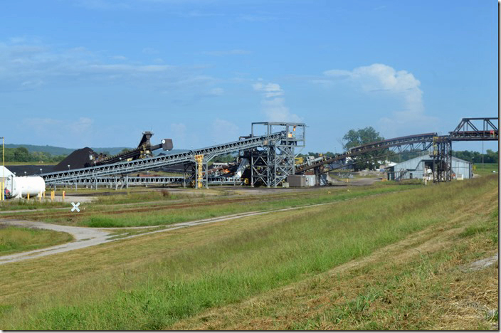 Stacker-reclaimer, conveyors from ground storage and to river tipple. Cora IL. Watco coal terminal.