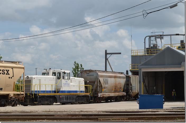 National Lime & Stone’s GE switcher was originally U. S. Navy. National Lime & Stone 7562. Carey OH. View 3.