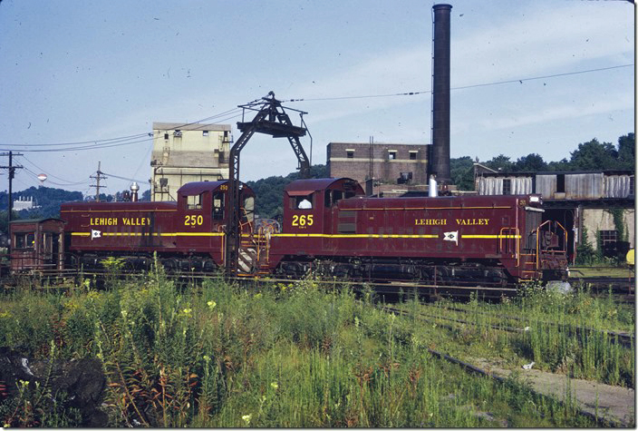 SW8s 265 and 250 are on the turntable. 256-273 were equipped with dynamic brakes for use on coal branches around Hazleton. 265 is one of that group. Bethlehem PA.