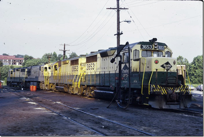 At the engine terminal I found Reading GP35s 3653, 3652, U30C 6304 and GP35 3656. Reading renumbered the 35s into the 3600 series to make them compatible with C&O/B&O/WM’s in the 3500 series. Reading had 37. Bethlehem PA.
